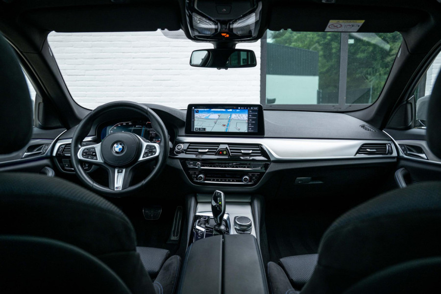 BMW 5 Serie Touring 530e xDrive M-Sport CoPilot Panorama Trekhaak 360