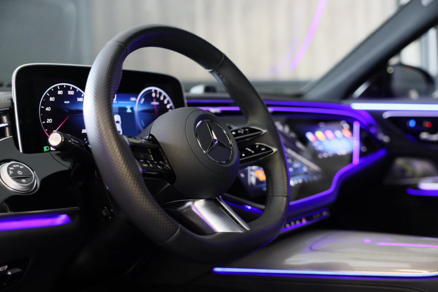 Mercedes-Benz E-Klasse 400 e 4MATIC AMG 53 Look / Hyperscreen / Massage / Burmester 4D / Head Up / 360 Camera / Leder / Pano / 20