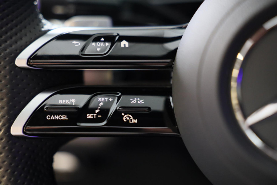 Mercedes-Benz E-Klasse 400 e 4MATIC AMG 53 Look / Hyperscreen / Massage / Burmester 4D / Head Up / 360 Camera / Leder / Pano / 20