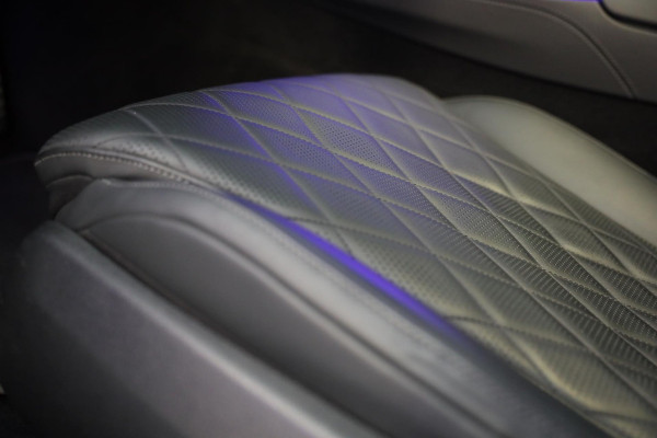Mercedes-Benz E-Klasse 400 e 4MATIC AMG 53 Look / Hyperscreen / Massage / Burmester 4D / Head Up / 360 Camera / Leder / Pano / 20