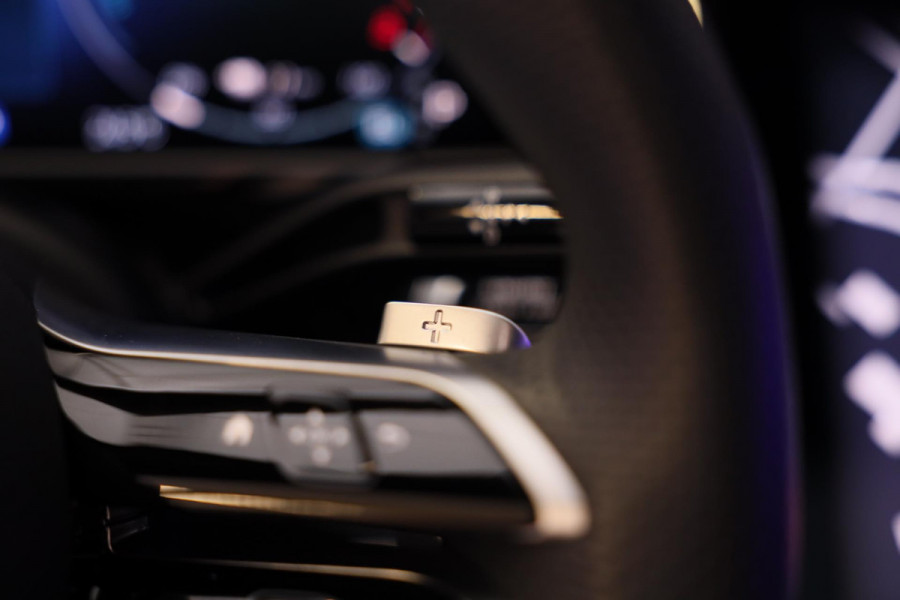 Mercedes-Benz E-Klasse 400 e 4MATIC AMG 53 Look / Hyperscreen / Massage / Burmester 4D / Head Up / 360 Camera / Leder / Pano / 20