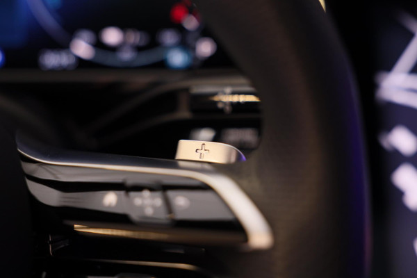 Mercedes-Benz E-Klasse 400 e 4MATIC AMG 53 Look / Hyperscreen / Massage / Burmester 4D / Head Up / 360 Camera / Leder / Pano / 20