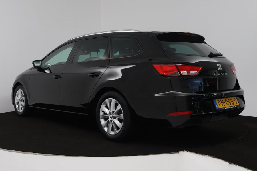 Seat León ST 1.0 EcoTSI Style Business Intense (CRUISE CONTROL, CARPLAY NAVIGATIE, PARKEERSENSOREN, NL-AUTO)