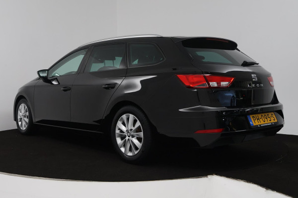 Seat León ST 1.0 EcoTSI Style Business Intense (CRUISE CONTROL, CARPLAY NAVIGATIE, PARKEERSENSOREN, NL-AUTO)
