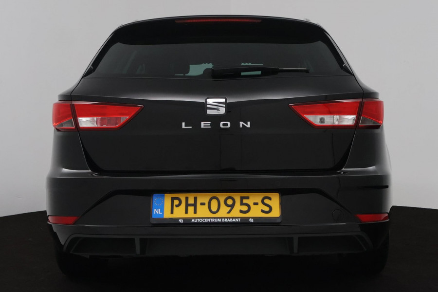 Seat León ST 1.0 EcoTSI Style Business Intense (CRUISE CONTROL, CARPLAY NAVIGATIE, PARKEERSENSOREN, NL-AUTO)
