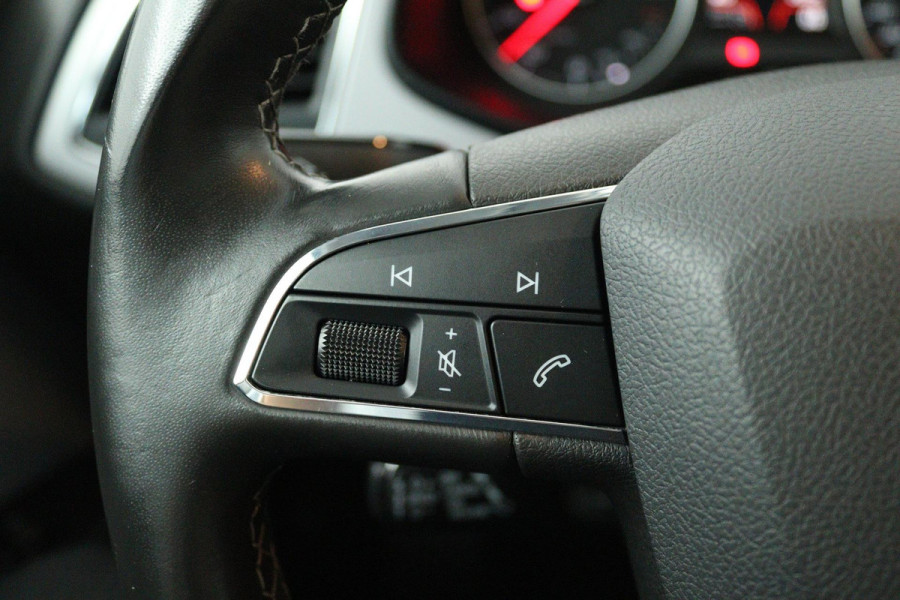 Seat León ST 1.0 EcoTSI Style Business Intense (CRUISE CONTROL, CARPLAY NAVIGATIE, PARKEERSENSOREN, NL-AUTO)