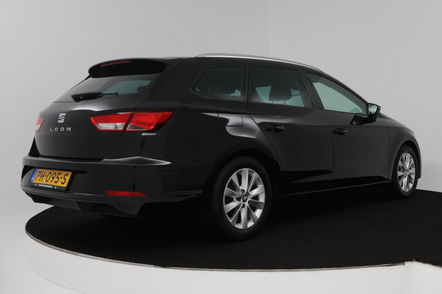 Seat León ST 1.0 EcoTSI Style Business Intense (CRUISE CONTROL, CARPLAY NAVIGATIE, PARKEERSENSOREN, NL-AUTO)