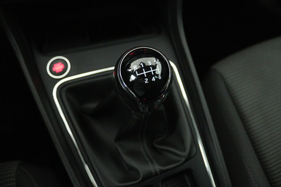 Seat León ST 1.0 EcoTSI Style Business Intense (CRUISE CONTROL, CARPLAY NAVIGATIE, PARKEERSENSOREN, NL-AUTO)