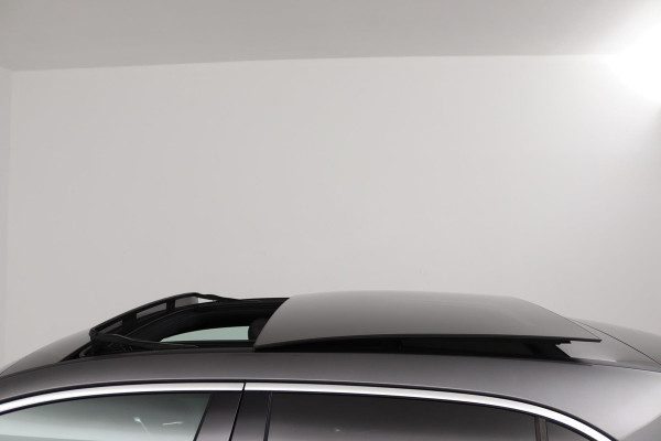 Mercedes-Benz A-Klasse 200 Business Solution AMG (PANORAMADAK, STOELVERWARMING, ACHTERUITRIJCAMERA, NAVIGATIE, AUTOMAAT)
