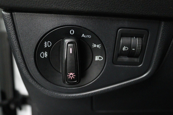 Volkswagen Polo 1.0 TSI Comfortline (CRUISE CONTROL ADAPTIEF, ACHTERUITRIJCAMERA, CARPLAY NAVIGATIE)