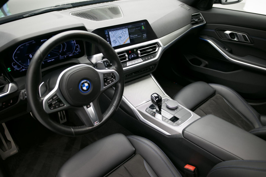 BMW 3 Serie Touring 320e Business Edition Plus |Pano|M-Pakket|Laser|Stuurverwarm.|