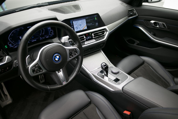 BMW 3 Serie Touring 320e Business Edition Plus |Pano|M-Pakket|Laser|Stuurverwarm.|