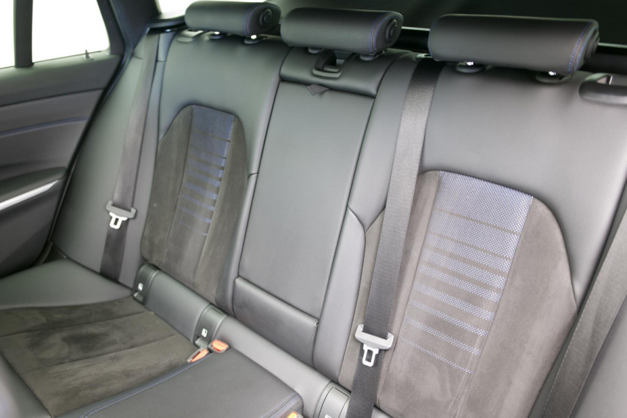 BMW 3 Serie Touring 320e Business Edition Plus |Pano|M-Pakket|Laser|Stuurverwarm.|