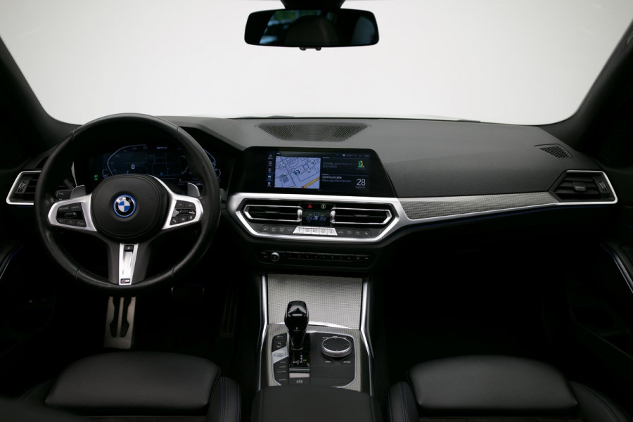 BMW 3 Serie Touring 320e Business Edition Plus |Pano|M-Pakket|Laser|Stuurverwarm.|
