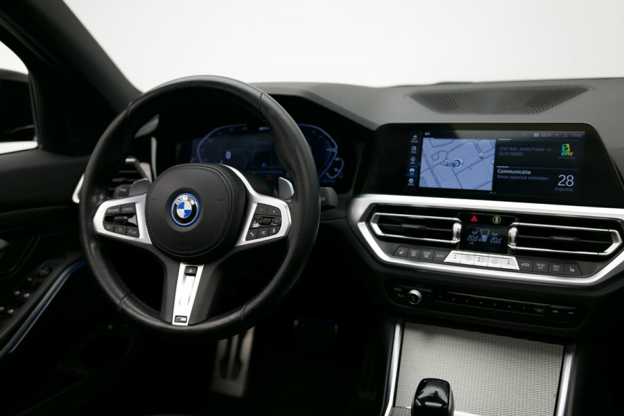 BMW 3 Serie Touring 320e Business Edition Plus |Pano|M-Pakket|Laser|Stuurverwarm.|