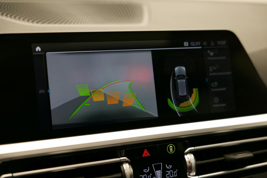 BMW 3 Serie Touring 320e Business Edition Plus |Pano|M-Pakket|Laser|Stuurverwarm.|