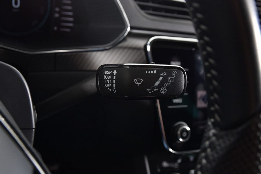 Škoda Superb Combi 1.4 TSI iV Sportline Business- Automaat | Dig. Cockpit | Cruise | Stoel-+Stuurverw. PDC | Camera | App. Connect | ECC | Elek. Klep | LM 18" | 1944