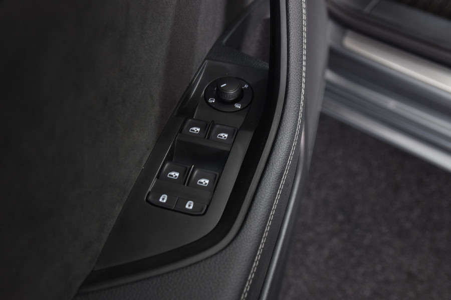 Škoda Superb Combi 1.4 TSI iV Sportline Business- Automaat | Dig. Cockpit | Cruise | Stoel-+Stuurverw. PDC | Camera | App. Connect | ECC | Elek. Klep | LM 18" | 1944