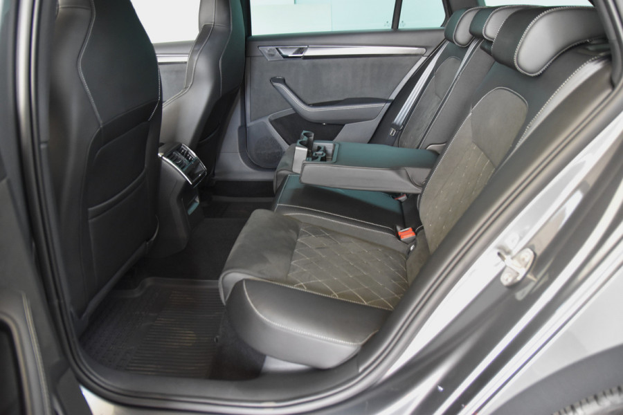 Škoda Superb Combi 1.4 TSI iV Sportline Business- Automaat | Dig. Cockpit | Cruise | Stoel-+Stuurverw. PDC | Camera | App. Connect | ECC | Elek. Klep | LM 18" | 1944