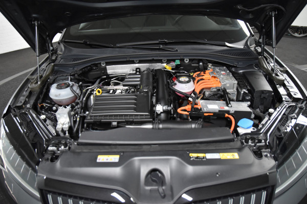 Škoda Superb Combi 1.4 TSI iV Sportline Business- Automaat | Dig. Cockpit | Cruise | Stoel-+Stuurverw. PDC | Camera | App. Connect | ECC | Elek. Klep | LM 18" | 1944
