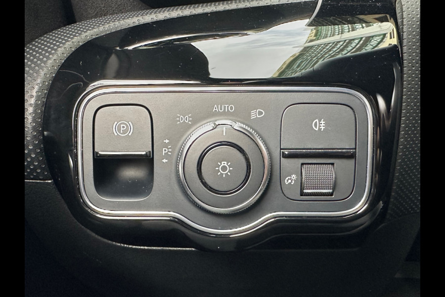 Mercedes-Benz A-Klasse 200 AMG Aut Leer Camera Carplay Pano