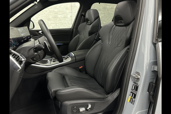 BMW X5 50e M-Performance Seats | Achterasbesturing | Carbon | Pano | M-Pro | 360 Cam. | ACC | Soft-Close | Ventilatie | Leder-Individual | Head-Up | 4-Zone Clima | 22 inch | 2x Memory | Trekhaak | Harman-Kardon | Beker-Clima | Stoelverwarming V+A | Stuurverwarming | M-Gordels | Parfumering | Glaspook | ISO-Glas | Zonwering |