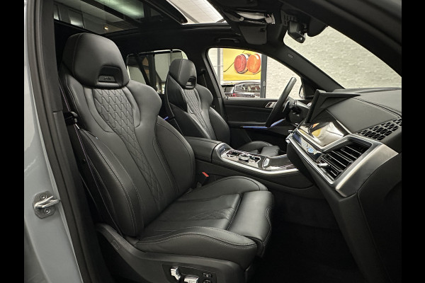 BMW X5 50e M-Performance Seats | Achterasbesturing | Carbon | Pano | M-Pro | 360 Cam. | ACC | Soft-Close | Ventilatie | Leder-Individual | Head-Up | 4-Zone Clima | 22 inch | 2x Memory | Trekhaak | Harman-Kardon | Beker-Clima | Stoelverwarming V+A | Stuurverwarming | M-Gordels | Parfumering | Glaspook | ISO-Glas | Zonwering |