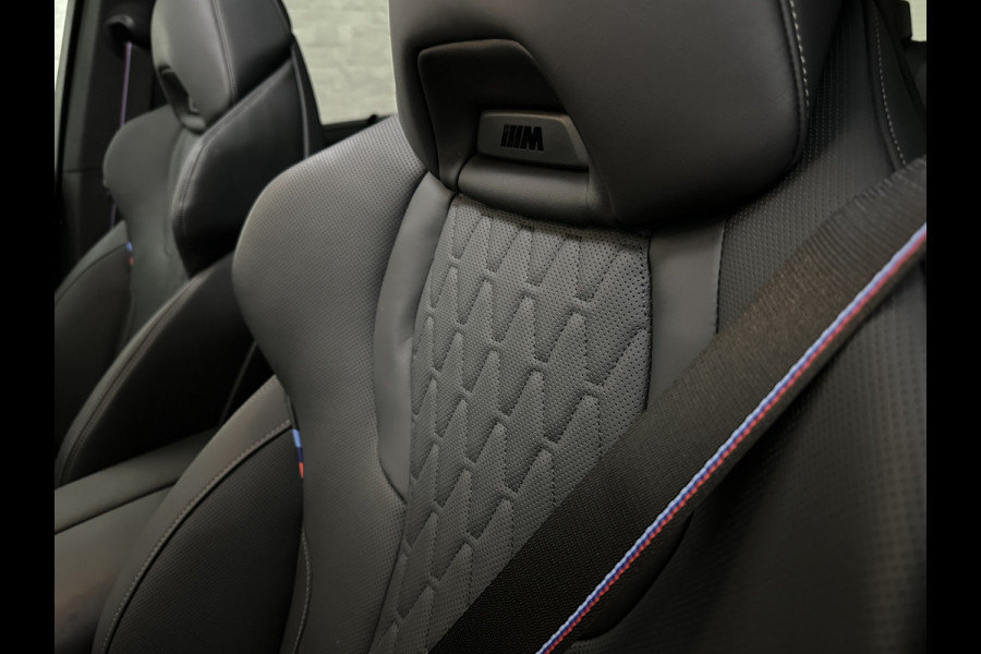 BMW X5 50e M-Performance Seats | Achterasbesturing | Carbon | Pano | M-Pro | 360 Cam. | ACC | Soft-Close | Ventilatie | Leder-Individual | Head-Up | 4-Zone Clima | 22 inch | 2x Memory | Trekhaak | Harman-Kardon | Beker-Clima | Stoelverwarming V+A | Stuurverwarming | M-Gordels | Parfumering | Glaspook | ISO-Glas | Zonwering |