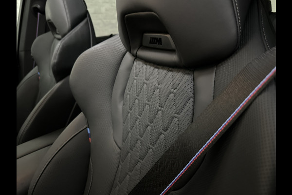 BMW X5 50e M-Performance Seats | Achterasbesturing | Carbon | Pano | M-Pro | 360 Cam. | ACC | Soft-Close | Ventilatie | Leder-Individual | Head-Up | 4-Zone Clima | 22 inch | 2x Memory | Trekhaak | Harman-Kardon | Beker-Clima | Stoelverwarming V+A | Stuurverwarming | M-Gordels | Parfumering | Glaspook | ISO-Glas | Zonwering |
