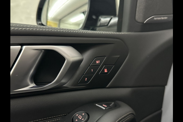 BMW X5 50e M-Performance Seats | Achterasbesturing | Carbon | Pano | M-Pro | 360 Cam. | ACC | Soft-Close | Ventilatie | Leder-Individual | Head-Up | 4-Zone Clima | 22 inch | 2x Memory | Trekhaak | Harman-Kardon | Beker-Clima | Stoelverwarming V+A | Stuurverwarming | M-Gordels | Parfumering | Glaspook | ISO-Glas | Zonwering |