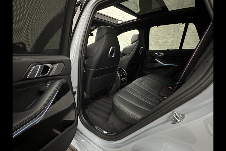 BMW X5 50e M-Performance Seats | Achterasbesturing | Carbon | Pano | M-Pro | 360 Cam. | ACC | Soft-Close | Ventilatie | Leder-Individual | Head-Up | 4-Zone Clima | 22 inch | 2x Memory | Trekhaak | Harman-Kardon | Beker-Clima | Stoelverwarming V+A | Stuurverwarming | M-Gordels | Parfumering | Glaspook | ISO-Glas | Zonwering |