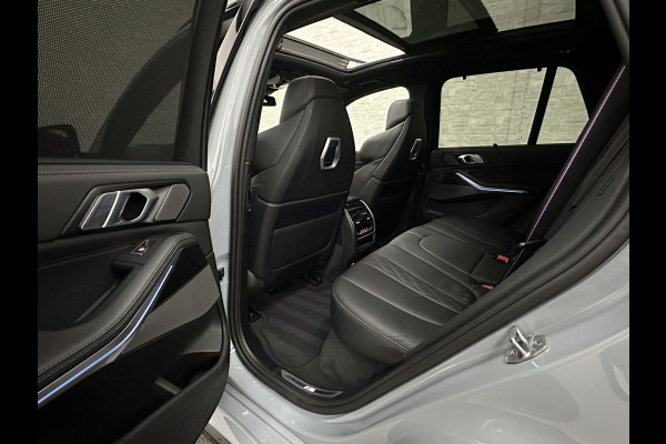 BMW X5 50e M-Performance Seats | Achterasbesturing | Carbon | Pano | M-Pro | 360 Cam. | ACC | Soft-Close | Ventilatie | Leder-Individual | Head-Up | 4-Zone Clima | 22 inch | 2x Memory | Trekhaak | Harman-Kardon | Beker-Clima | Stoelverwarming V+A | Stuurverwarming | M-Gordels | Parfumering | Glaspook | ISO-Glas | Zonwering |