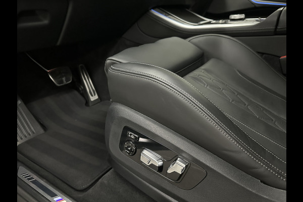 BMW X5 50e M-Performance Seats | Achterasbesturing | Carbon | Pano | M-Pro | 360 Cam. | ACC | Soft-Close | Ventilatie | Leder-Individual | Head-Up | 4-Zone Clima | 22 inch | 2x Memory | Trekhaak | Harman-Kardon | Beker-Clima | Stoelverwarming V+A | Stuurverwarming | M-Gordels | Parfumering | Glaspook | ISO-Glas | Zonwering |