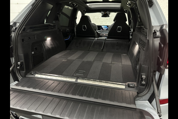 BMW X5 50e M-Performance Seats | Achterasbesturing | Carbon | Pano | M-Pro | 360 Cam. | ACC | Soft-Close | Ventilatie | Leder-Individual | Head-Up | 4-Zone Clima | 22 inch | 2x Memory | Trekhaak | Harman-Kardon | Beker-Clima | Stoelverwarming V+A | Stuurverwarming | M-Gordels | Parfumering | Glaspook | ISO-Glas | Zonwering |