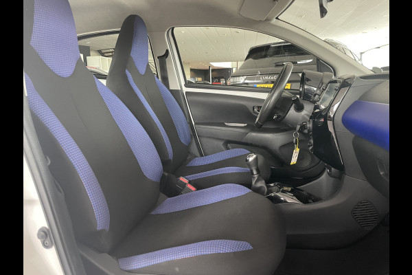 Citroën C1 1.0 VTi Shine Achteruitrijcamera - Airco - Lichtmetalen velgen - Radio - Stuur leder - Stuur multifunctioneel