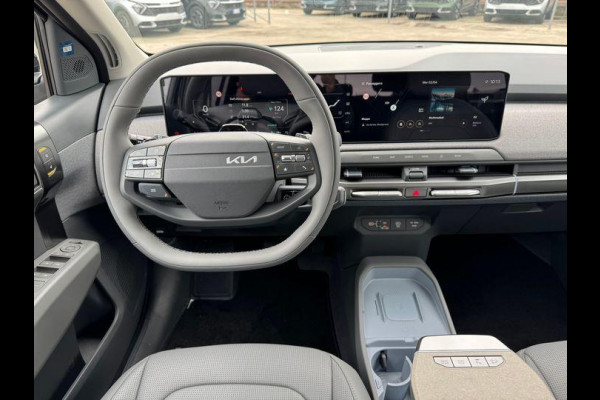 Kia EV3 Plus 81.4 kWh 204 PK | Stoelverwarming | Stuurverwarming | Warmtepomp | BLIS | 19 inch Licht metaal