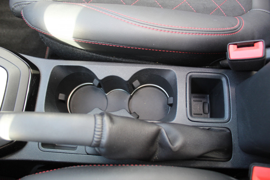 Ford Puma 1.0 EcoBoost Hybrid ST-Line X , Unieke Auto veel comfort Panoramadak , Camera rondom, Trekhaak , Navigatie Winter pack , Climate control , B en O audio surround