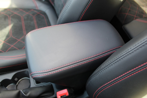 Ford Puma 1.0 EcoBoost Hybrid ST-Line X , Unieke Auto veel comfort Panoramadak , Camera rondom, Trekhaak , Navigatie Winter pack , Climate control , B en O audio surround