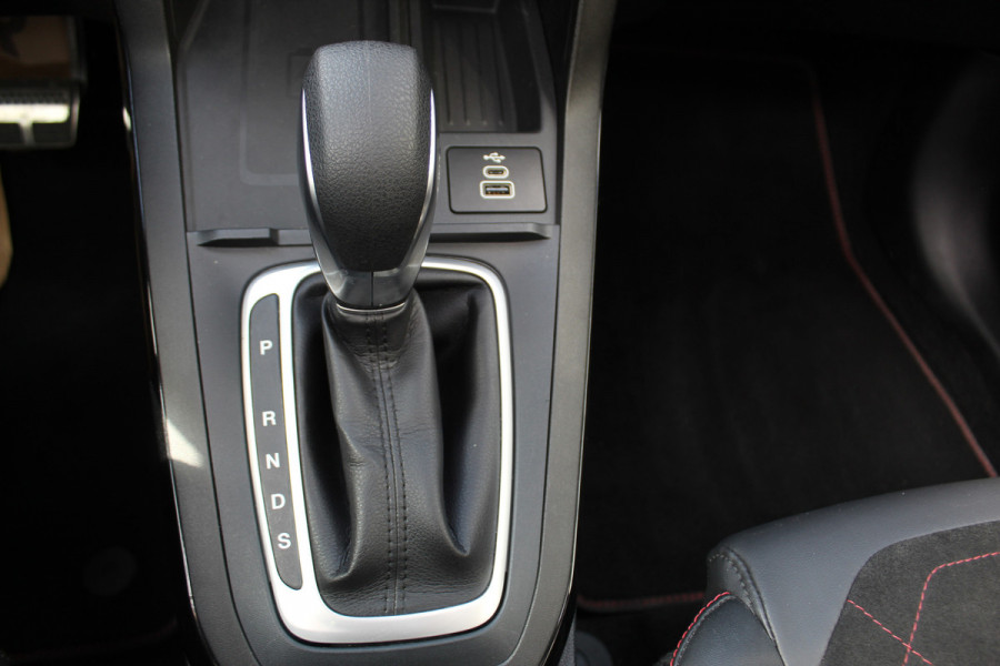 Ford Puma 1.0 EcoBoost Hybrid ST-Line X , Unieke Auto veel comfort Panoramadak , Camera rondom, Trekhaak , Navigatie Winter pack , Climate control , B en O audio surround