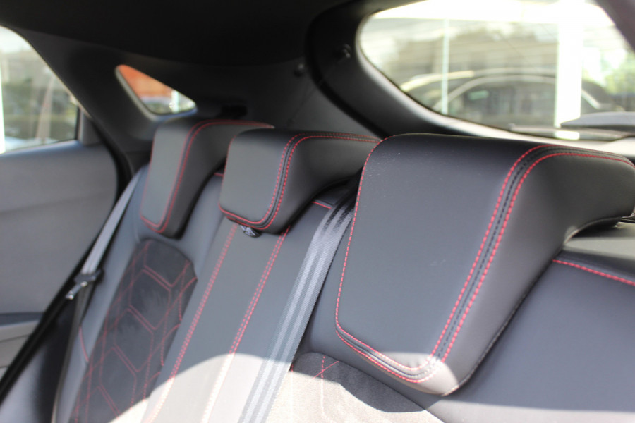 Ford Puma 1.0 EcoBoost Hybrid ST-Line X , Unieke Auto veel comfort Panoramadak , Camera rondom, Trekhaak , Navigatie Winter pack , Climate control , B en O audio surround