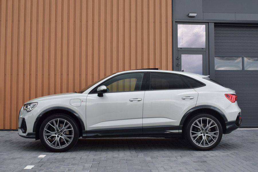 Audi Q3 Sportback 45 TFSIe S-line | Pano | Camera | 20"