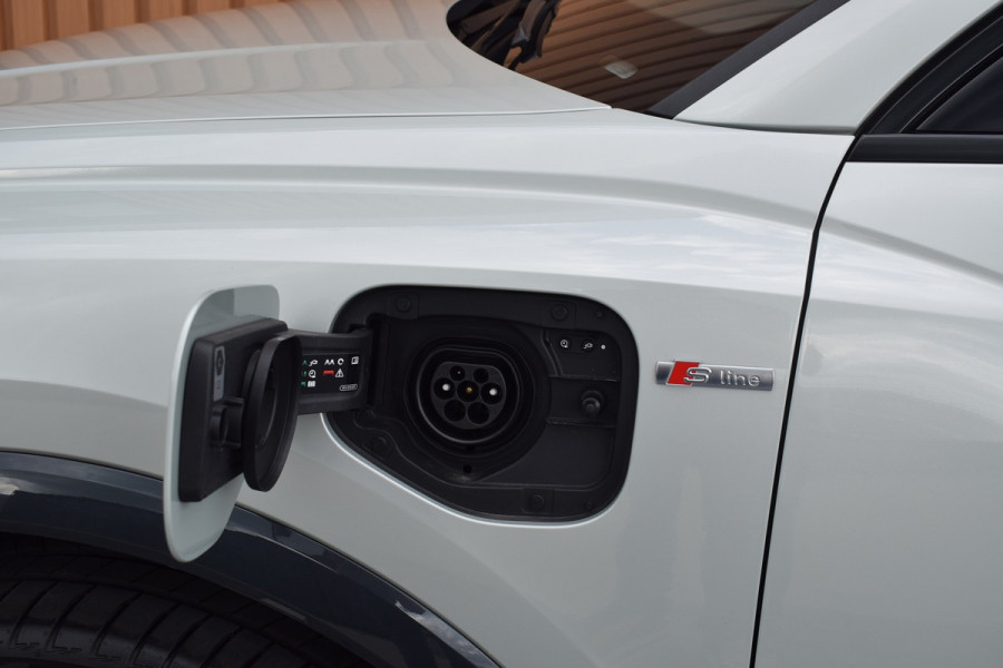 Audi Q3 Sportback 45 TFSIe S-line | Pano | Camera | 20"