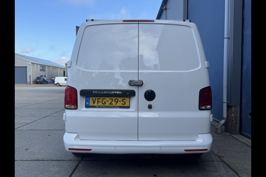 Volkswagen Transporter 2.0 TDI L2H1 30 Comfortline AIRCO / CRUISE CONTROLE / NAVI / CARPLAY / VERLAAGD