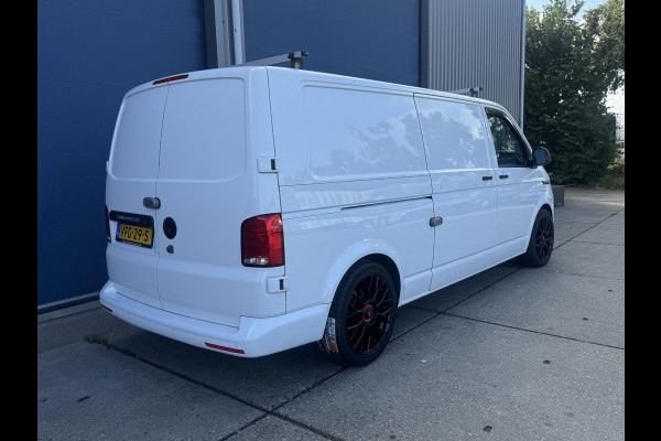 Volkswagen Transporter 2.0 TDI L2H1 30 Comfortline AIRCO / CRUISE CONTROLE / NAVI / CARPLAY / VERLAAGD