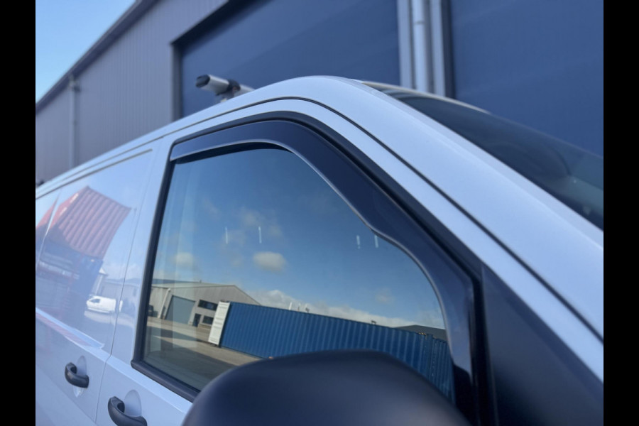Volkswagen Transporter 2.0 TDI L2H1 30 Comfortline AIRCO / CRUISE CONTROLE / NAVI / CARPLAY / VERLAAGD
