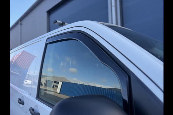 Volkswagen Transporter 2.0 TDI L2H1 30 Comfortline AIRCO / CRUISE CONTROLE / NAVI / CARPLAY / VERLAAGD