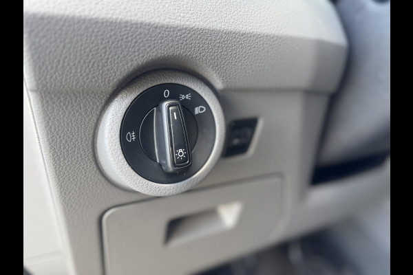 Volkswagen Transporter 2.0 TDI L2H1 30 Comfortline AIRCO / CRUISE CONTROLE / NAVI / CARPLAY / VERLAAGD
