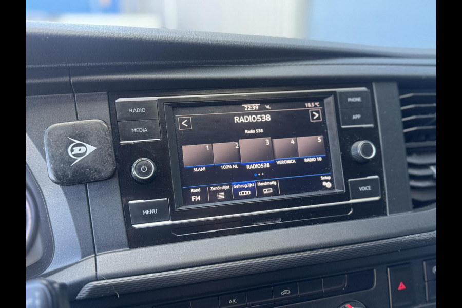 Volkswagen Transporter 2.0 TDI L2H1 30 Comfortline AIRCO / CRUISE CONTROLE / NAVI / CARPLAY / VERLAAGD