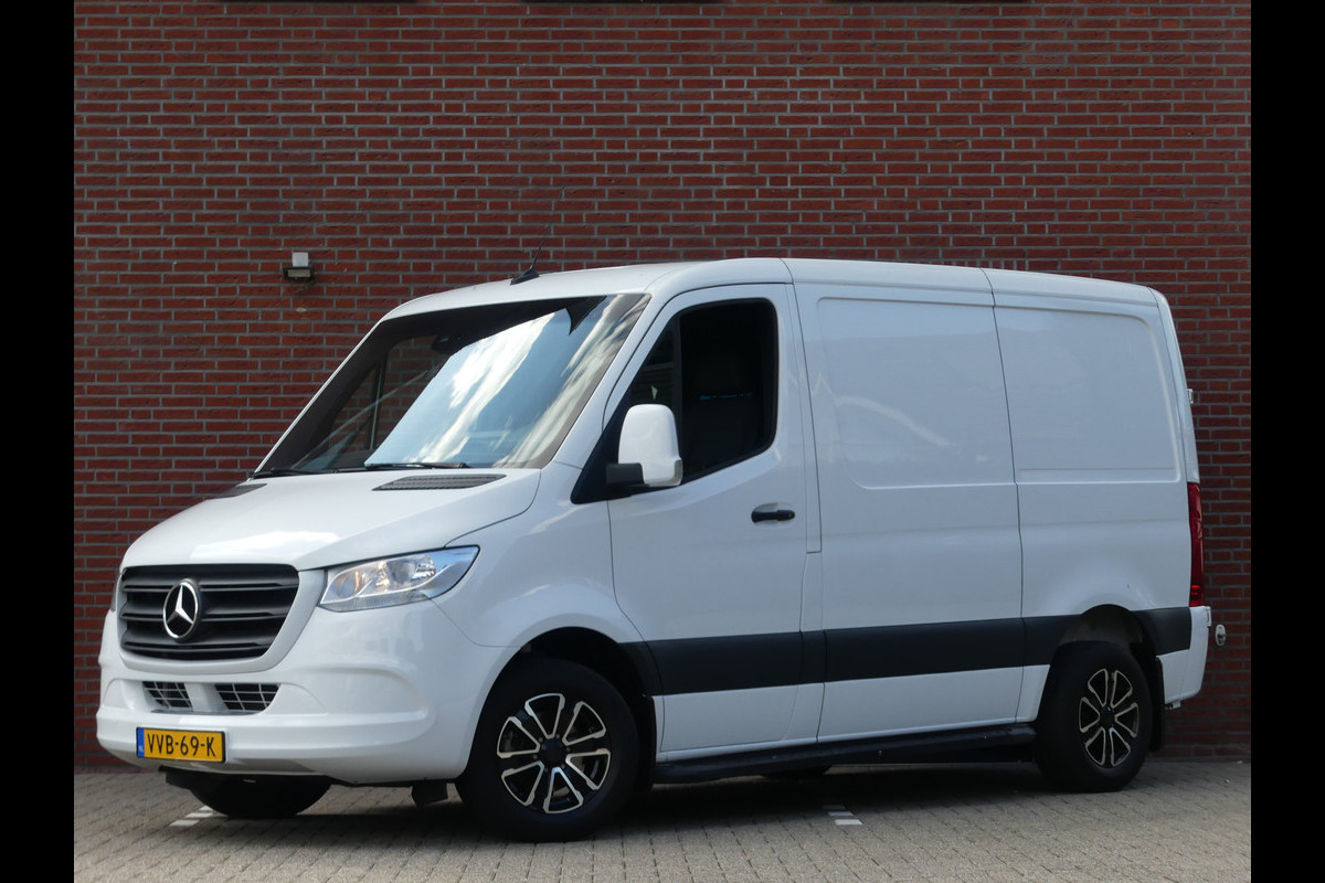 Mercedes-Benz Sprinter 215 CDI L1H1 Camera/Leer/Trekhaak/Airco/Navigatie Mercedes-Benz Sprinter 215 CDI L1H1 Camera/Leer/Trekhaak/Airco/Navigatie