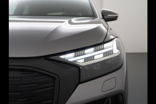 Audi Q4 e-tron 50 quattro S edition 77 kWh ELEKTRISCH PANORAMADAK | HEAD-UP DISPLAY | ADAPTIEVE CRUISE CONTROL | CAMERA | ELEKTRISCHE TREKHAAK | RIJKLAAR MET 12 MAANDEN BOVAG GARANTIE!
